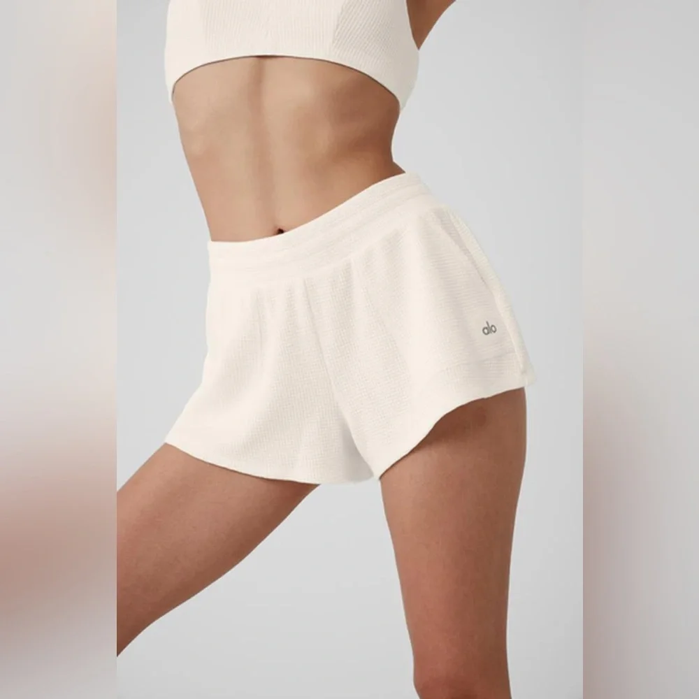 Alo Yoga Waffle High Waist Weekend Escape Shorts in Ivory Size Small